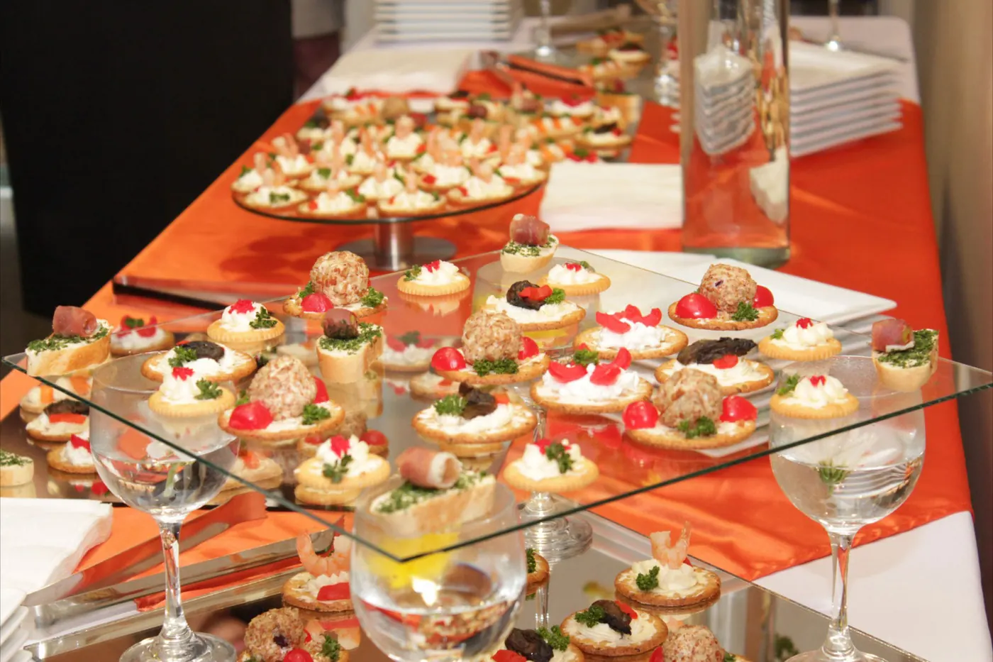Canapés preparados para catering empresarial de Grupo Prosesa